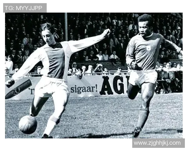 克鲁伊夫传奇足球生涯回顾与影响力分析